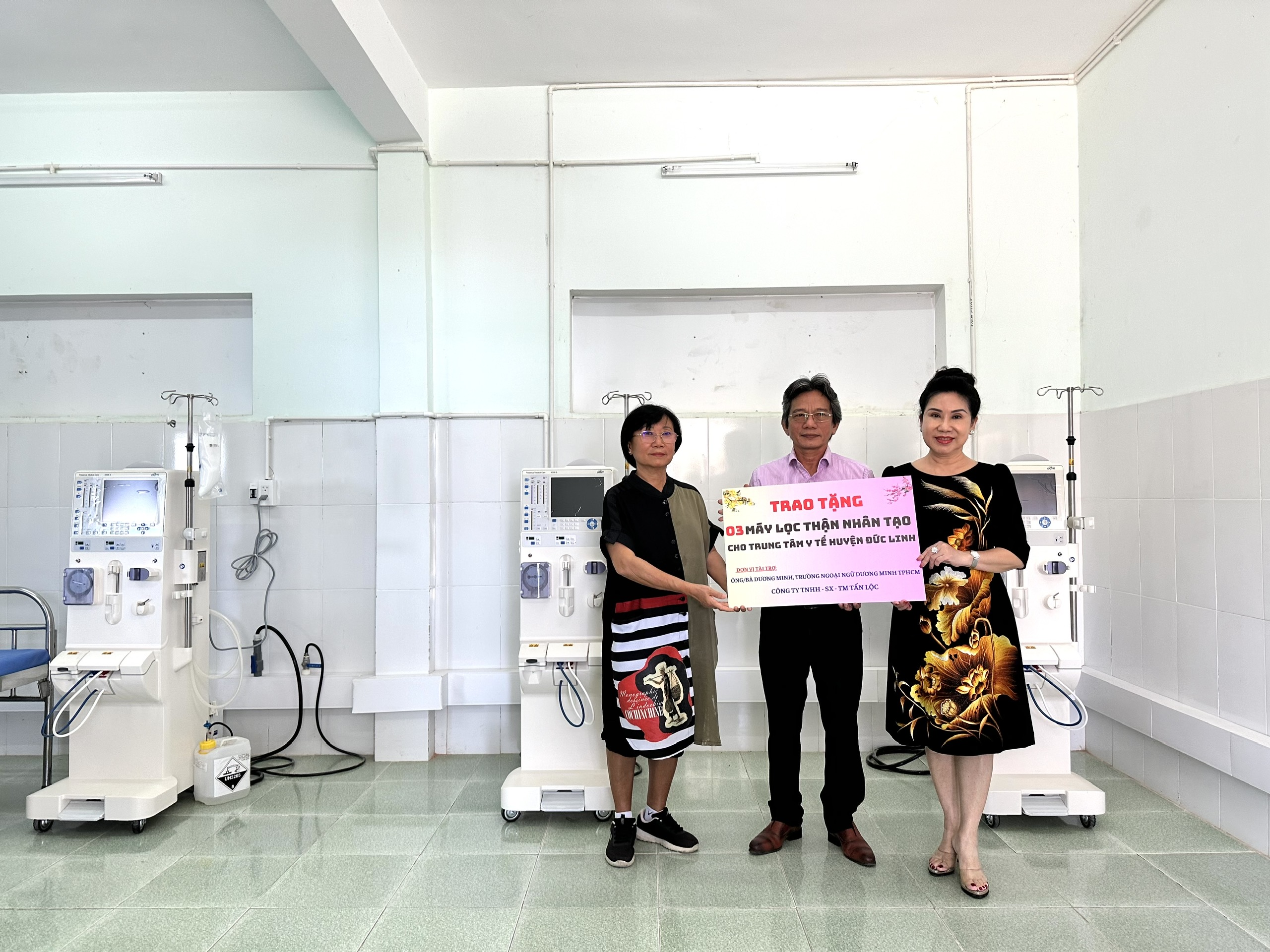 Hoạt động thiện nguyện - Trao máy chạy thận nhân tạo cho TTYT H.Đức Linh, tỉnh Bình Buận